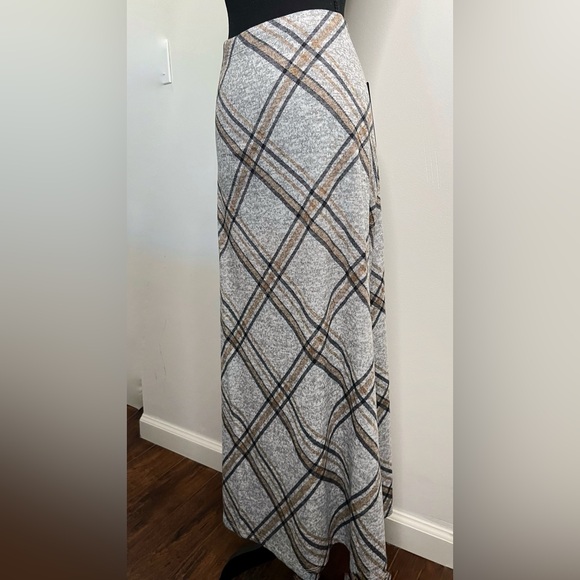 Chic Plaid A-Line Skirt in Gray and Tan NWT - Picture 3 of 7